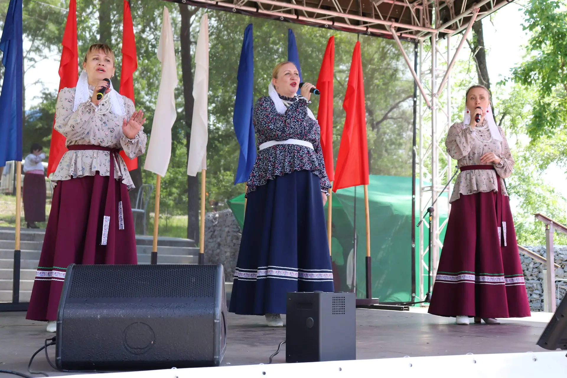 Народное гуляние «Под небом России»