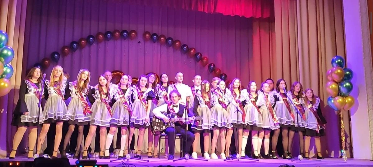 Сегодня выпускники 9-ых и 11-ого классов нашей школы пригласили учителей, родителей, др...