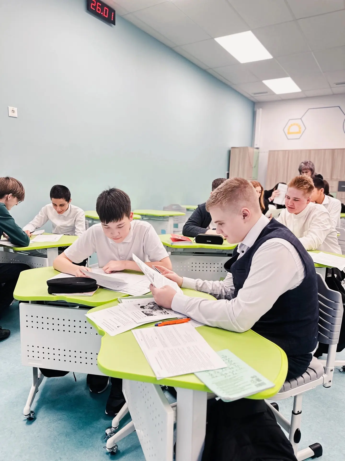 📚Дорогие наши девятиклассники!
Сегодня, вас ждет серьёзное испытание — ОГЭ по русскому языку. Не зр