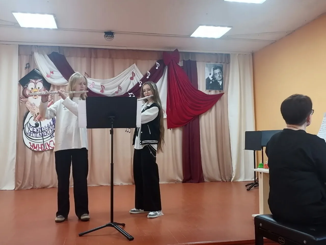Поздравляем наших талантливых учениц 8-го класса Белых Мираславу, Дроздову Таисию и Селиванову Полин