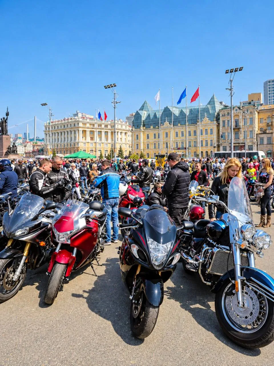 Больше 1000 байкеров со всего Дальнего Востока закрывают мотосезон во Владивостоке — се...