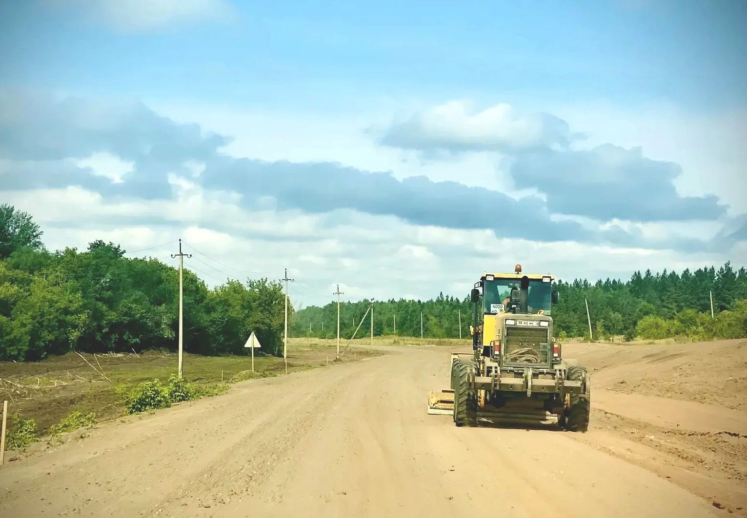 🚚 В Оренбургской области идет ремонт автомобильных дорог с покрытием переходного типа.