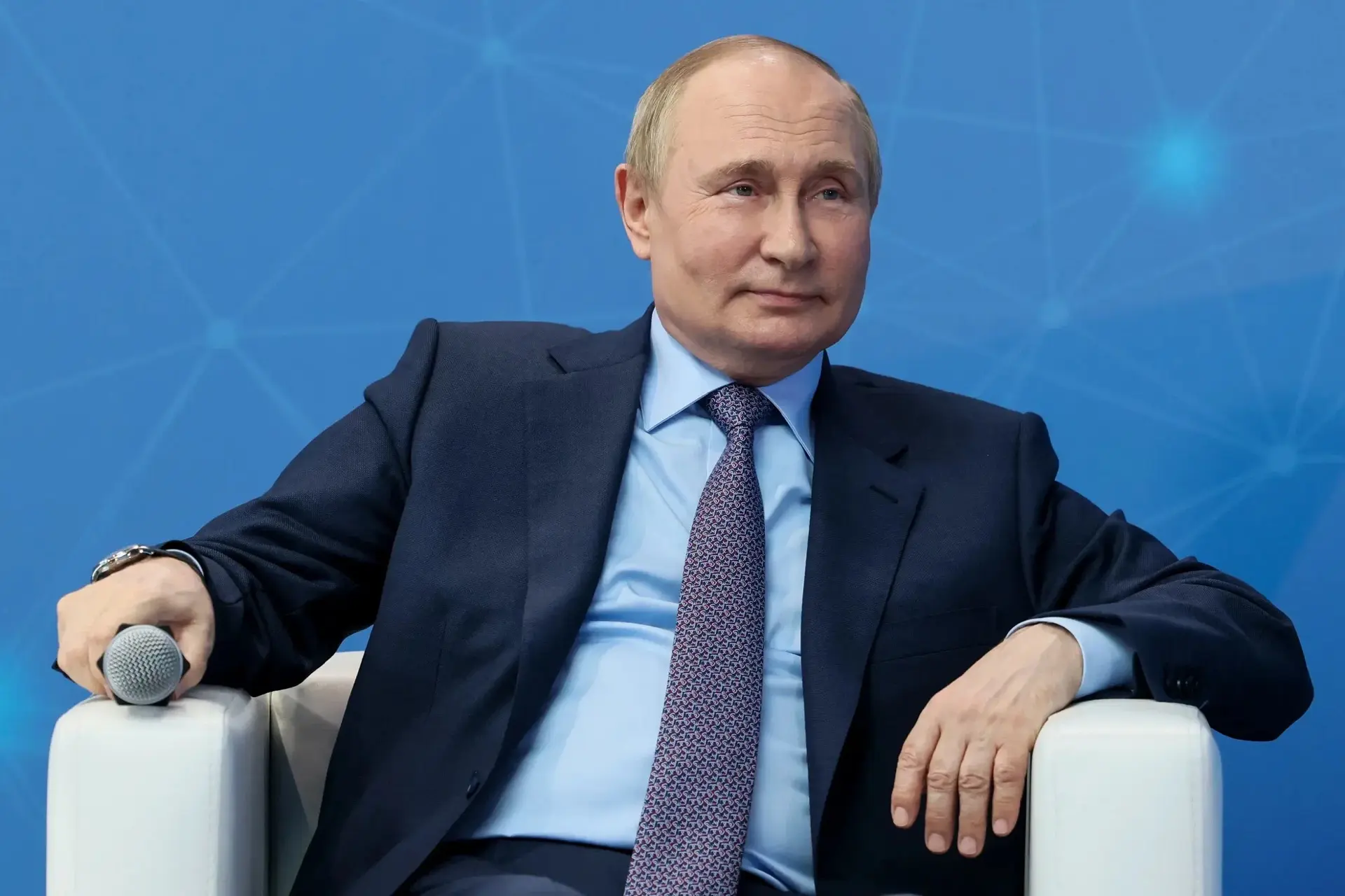⚡️ Путин поручил как можно скорее приблизить уровень жизни в Донбассе и Новороссии к ср...