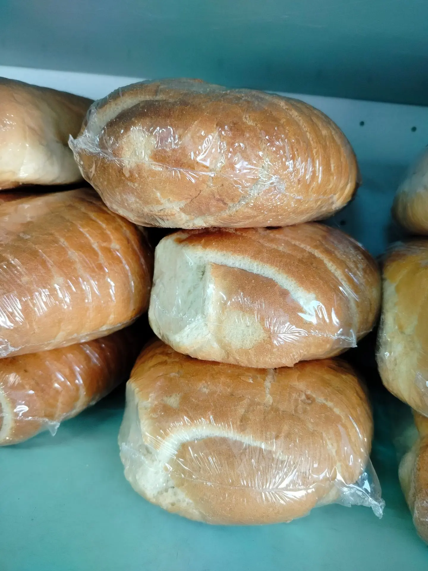 Хлебушек привезли 🍞