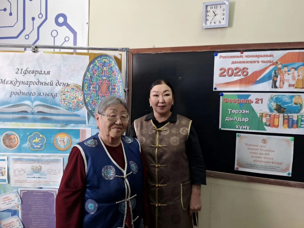 Бүгү делегейниң төрээн дылдар хүнүн 2000 чылдың февральдан эгелеп, дылдарга болгаш оларның культурлу
