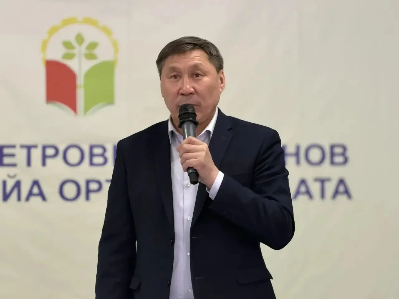 УСПУОРТ САЙДЫЫТЫГАР АНАЛЛААХ ТӨГҮРҮК ОСТУОЛ БУОЛЛА   Муус устар 28 күнүгэр Владимир Петрович Ларионо
