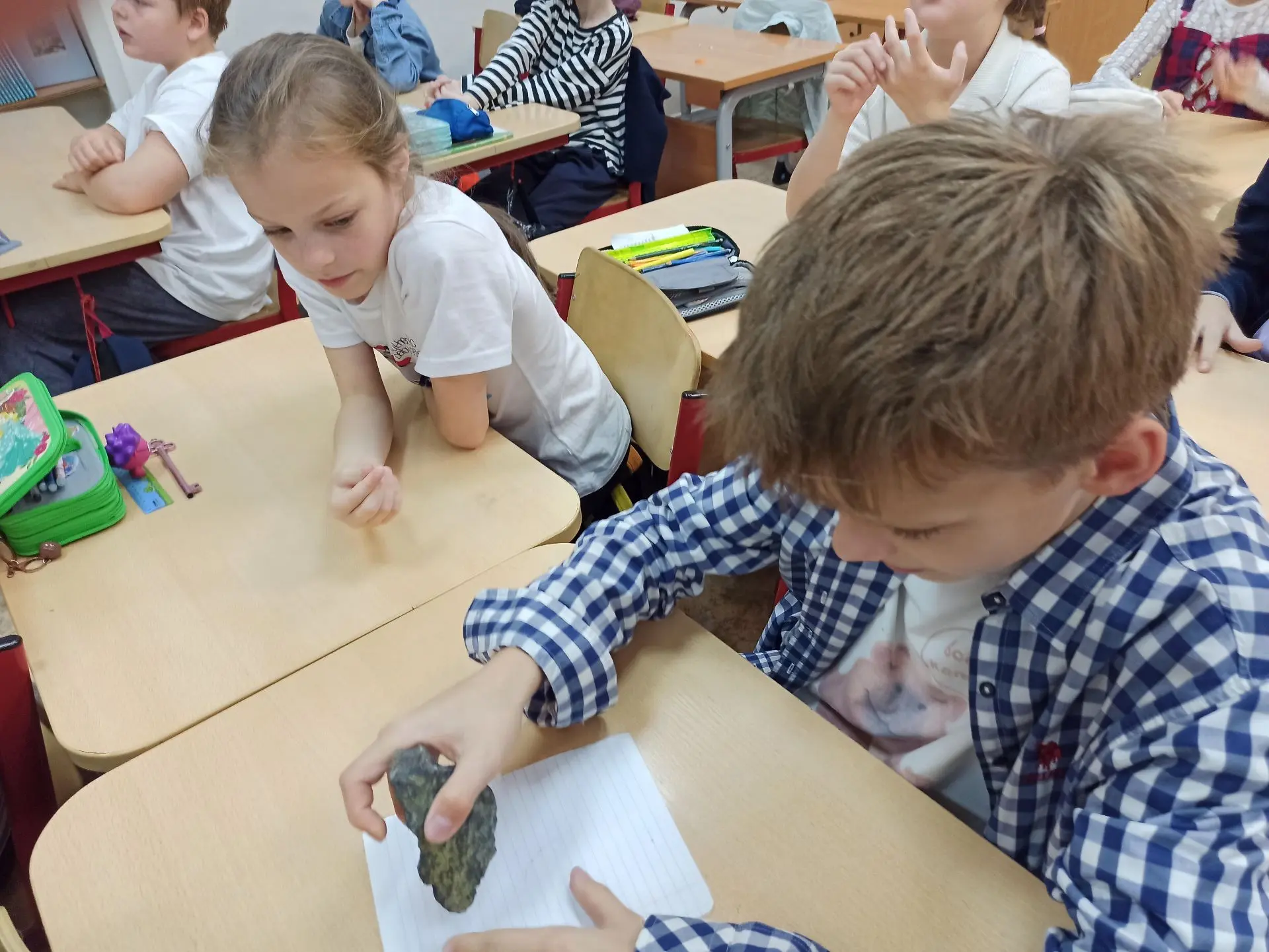 Вы когда-нибудь держали в руках настоящий космический секрет или камень, который умеет ...