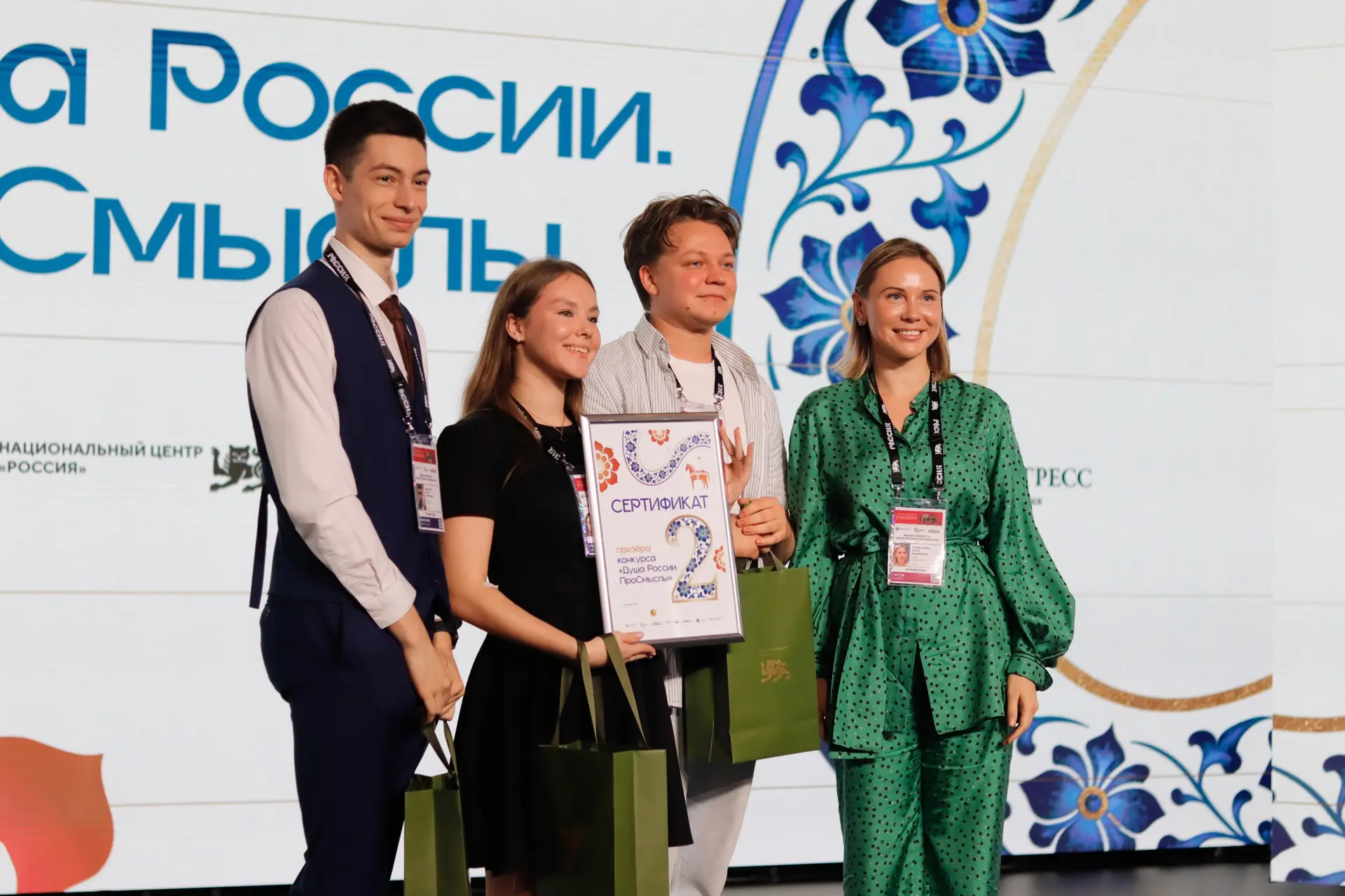 🖼️ 19 мая прошел финал конкурса «Душа России. ПроСмыслы», где мы презентовали серию фо...