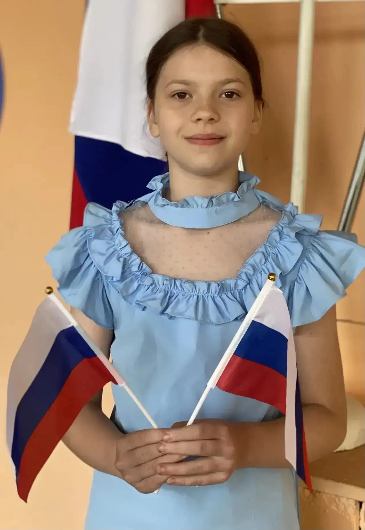 Я, Милана Поталова, учащаяся 6-А класса ГБОУ "Лицей "Интеллект" г.о.Харцызск" и флаг на...