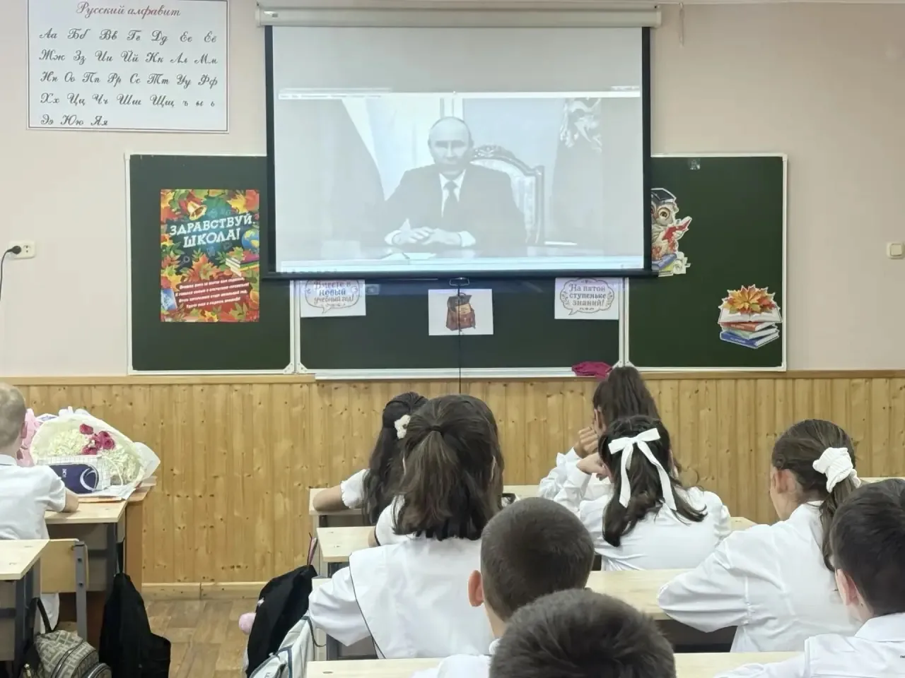 Сегодня в 5 «А» классе прошло внеурочное занятие из цикла «Разговоры о важном», приуроч...