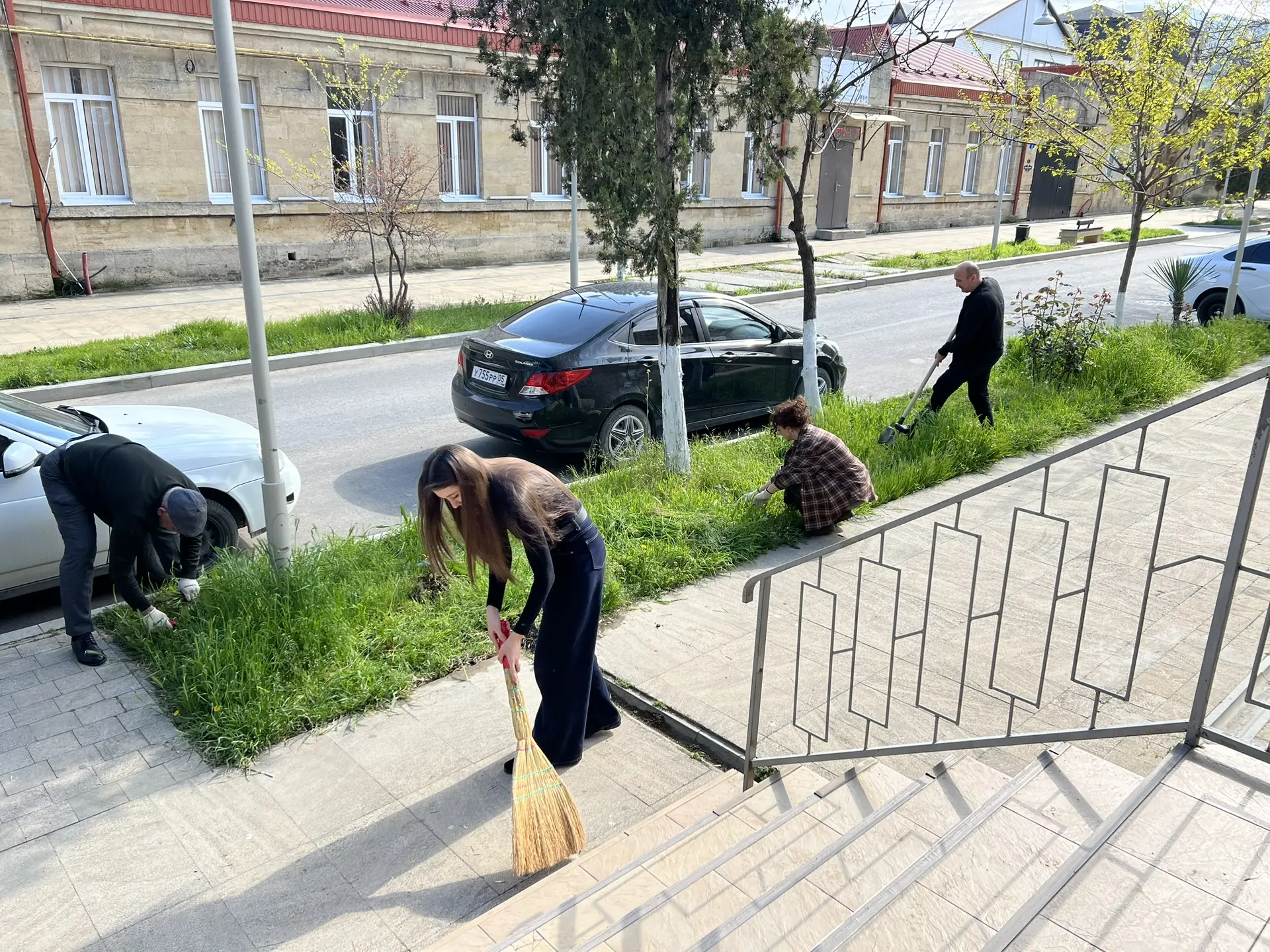 🌟 Субботник в Центре занятости населения города Дербента и Дербентского района! 🌟
📅 25 апреля 202