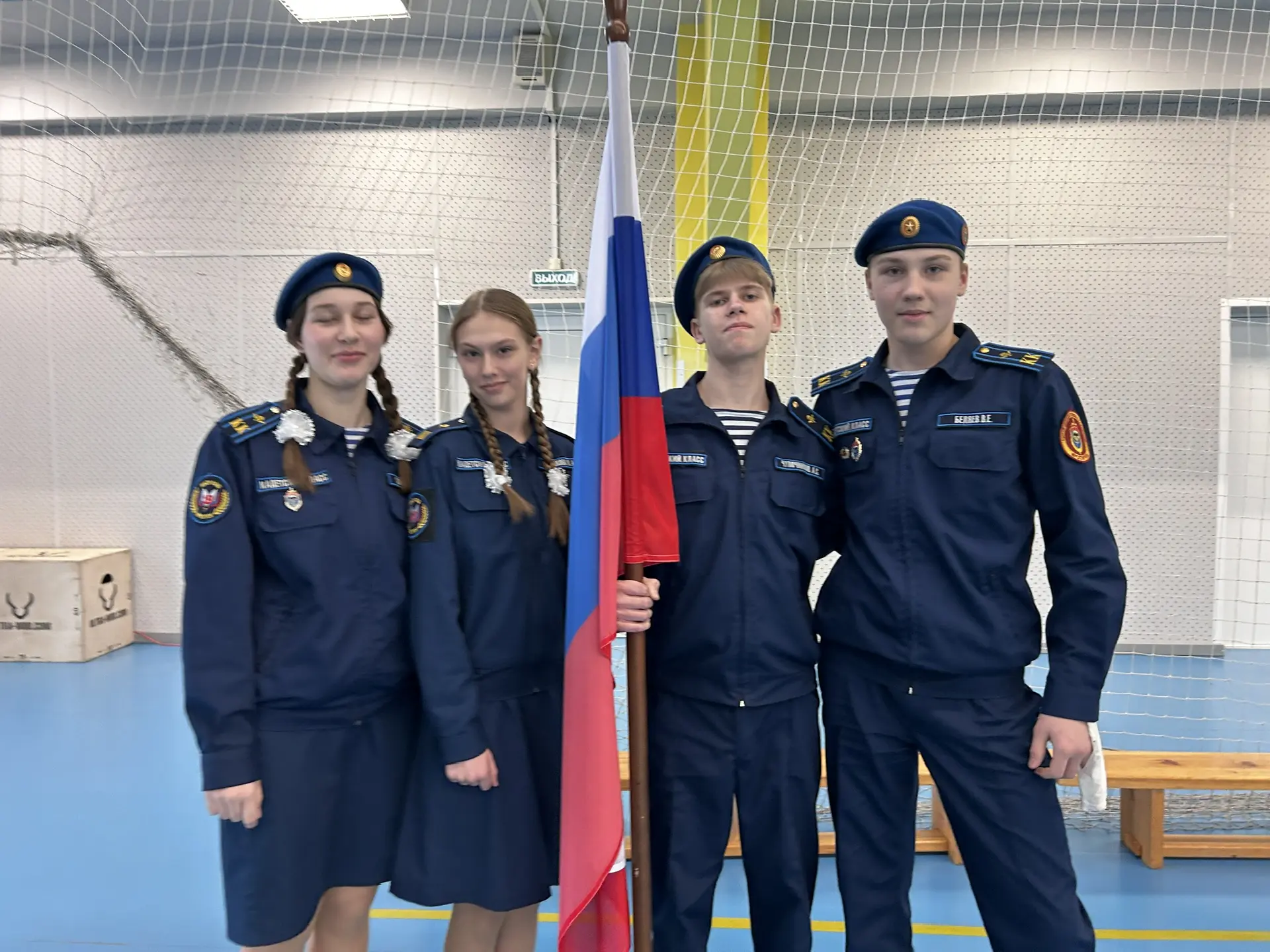 Смотр строя и песни: шаг в ритме патриотизма!  Сегодня в нашей школе было особенно торжественно и во