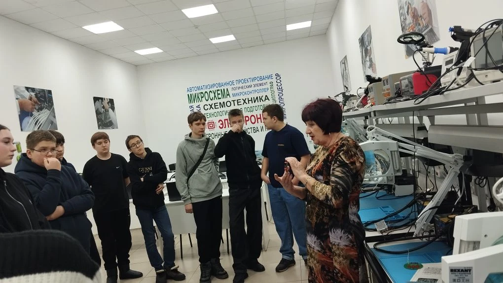 14 февраля в рамках проекта "Билет в будущее" учащиеся школы посетили Приборостроительный колледж.  