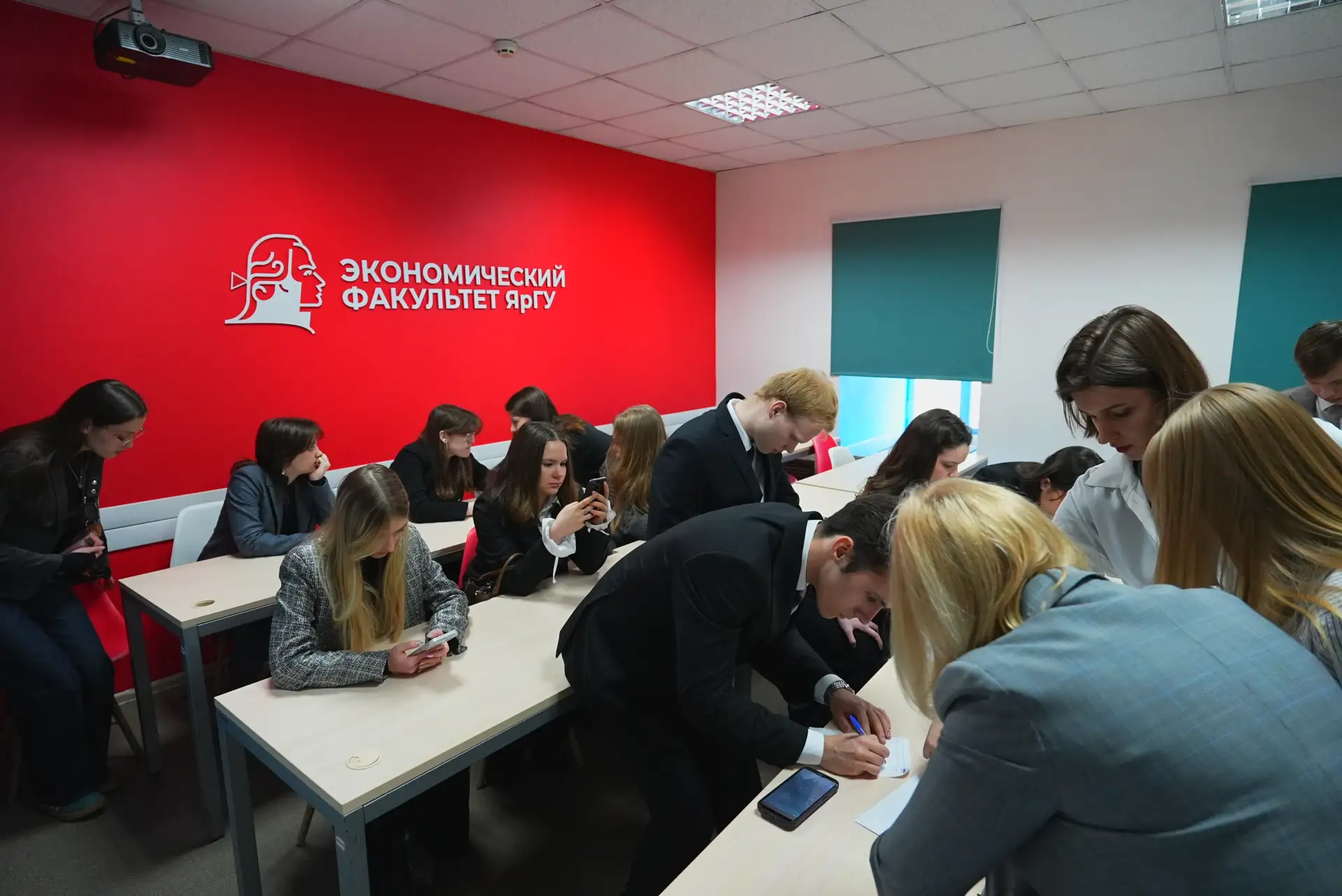 В Точке кипения ЯрГУ стартовал Межрегиональный переговорный форум «Кадры ВЭД» 💬  Центральное событие