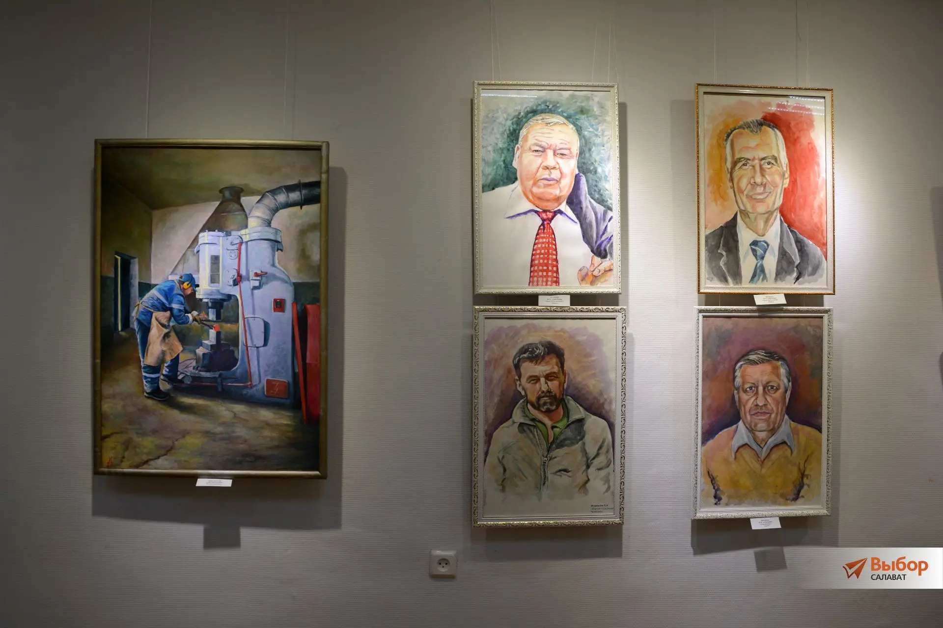 В городе работает выставка картин ветеранов компании «Газпром нефтехим Салават».