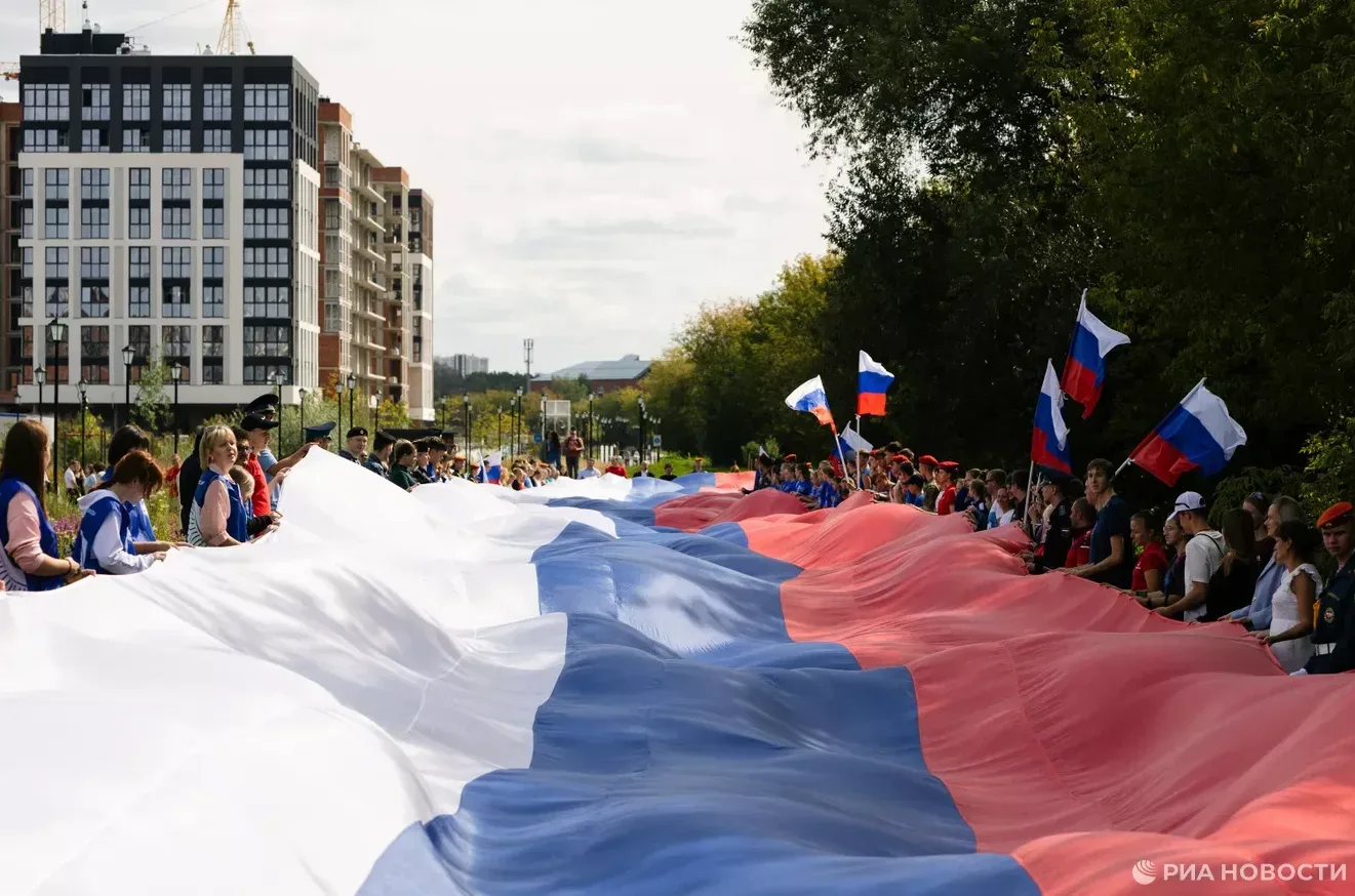 🇷🇺 Сегодня в России отмечается День государственного флага.