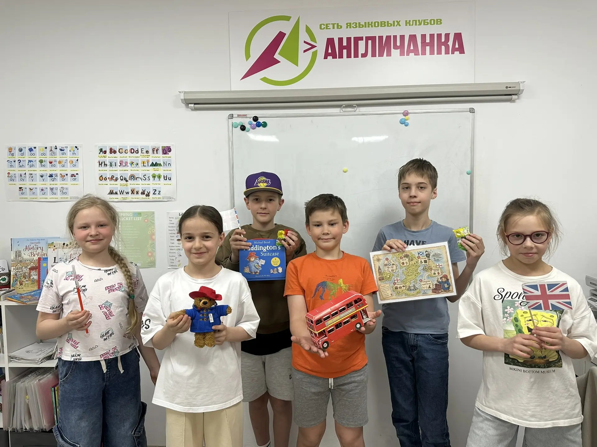 Доброе утро! 🌞 

В нашем клубе завершается прохождение 
тем по страноведению, ребята закрепляют зна