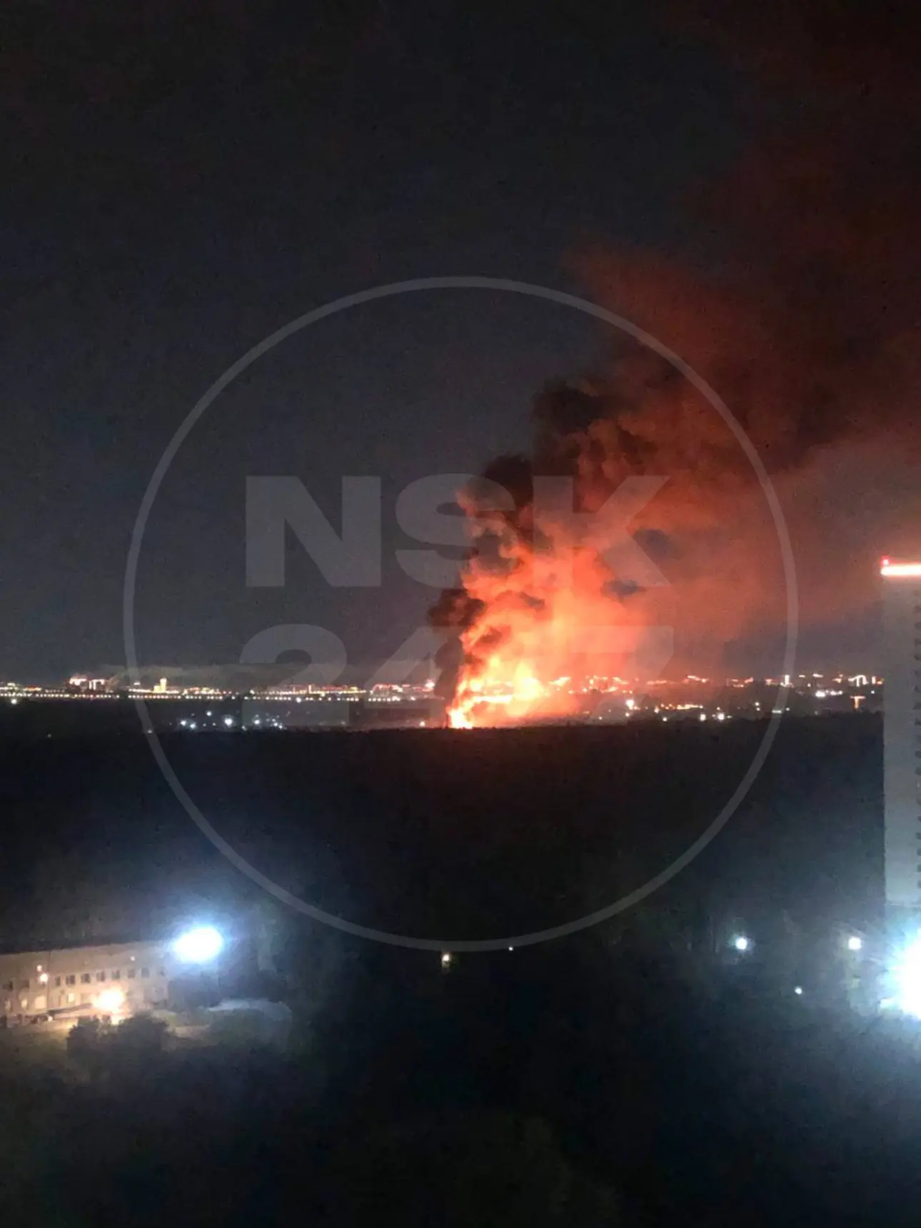 Большой пожар заметили очевидцы в районе Звездной