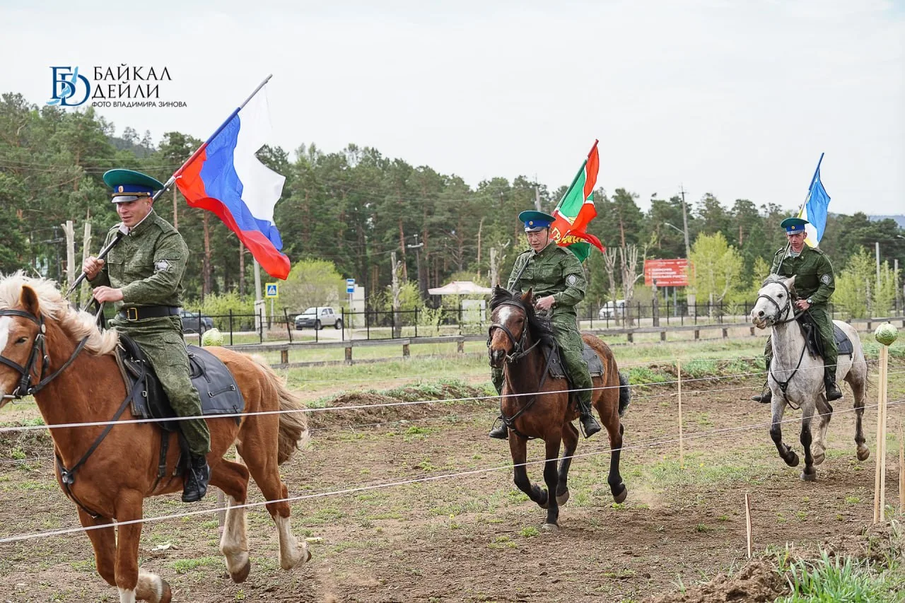 В Бурятии стартовал турнир по конному спорту ко Дню пограничника  На боевом поле конного двора «Гарц