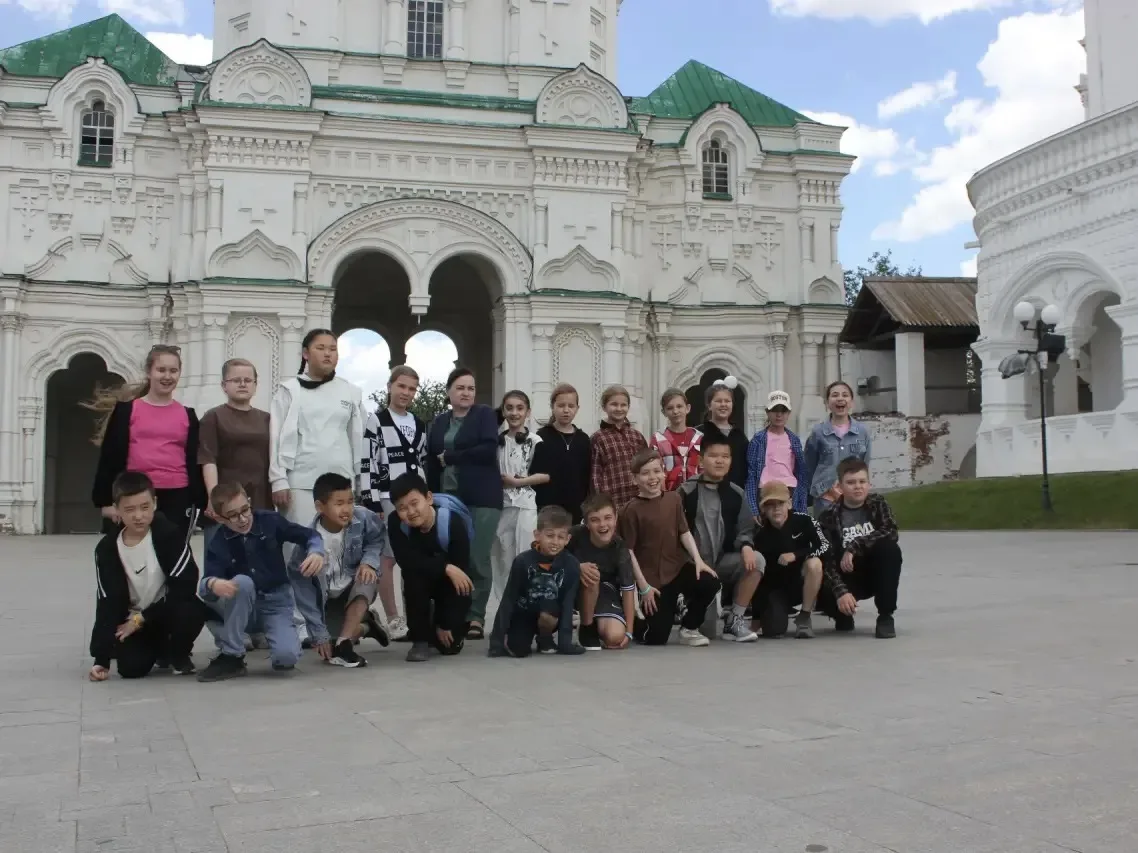 4-е классы во время каникул ездили на экскурсию в г. Астрахань, Астраханский Кремль. Экскурсия по Ас