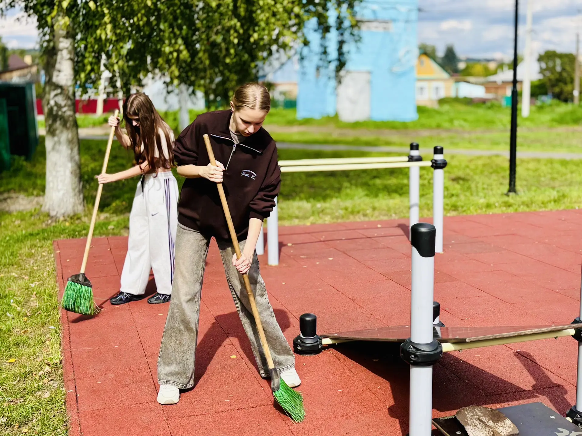 🌳Сегодня ученики 8 «А» класса приняли участие в экологической акции по благоустройству...