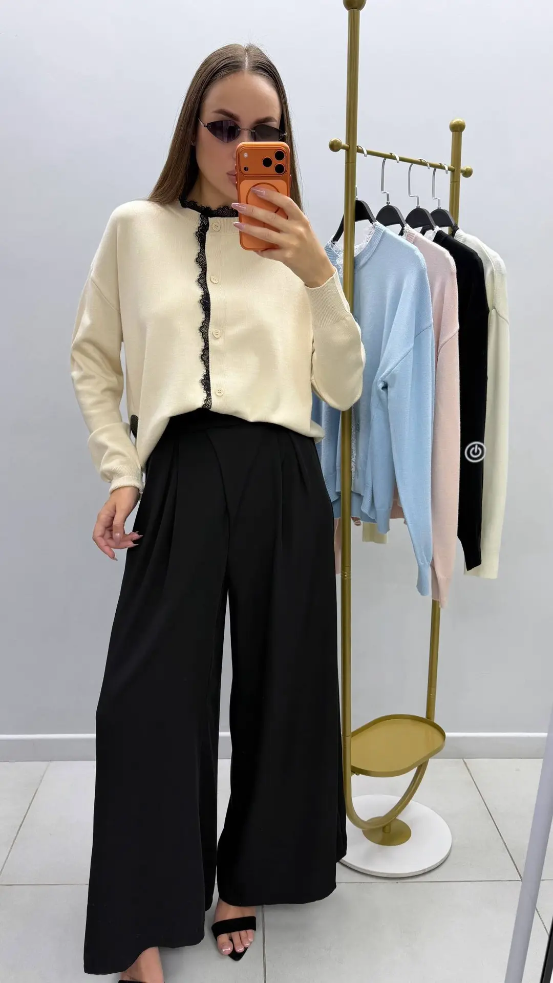 [кардиган]
.-1199₽ | one size 

colors: 4

[брюки]
.-1699₽ | s.m.l

[очки]
.-299₽❗️