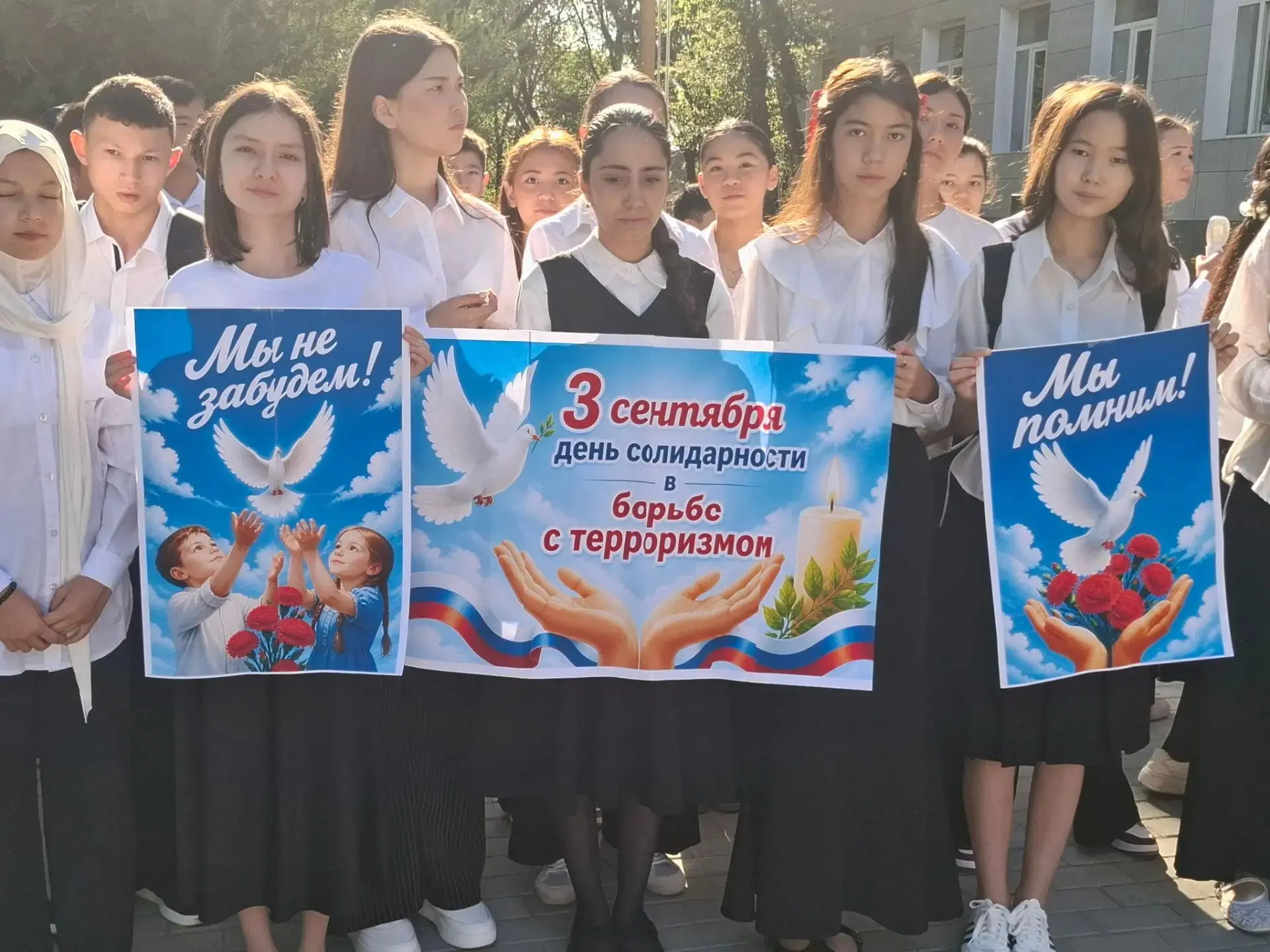 Сегодня в МКОУ" Терекли-Мектебская СОШ им. А. Ш. Джанибекова" прошла общешкольная линей...