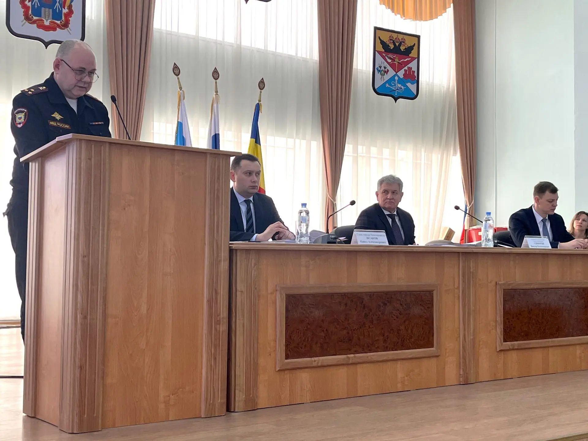 Отчет о результатах деятельности полиции в 2025 году представил депутатам временно испо...