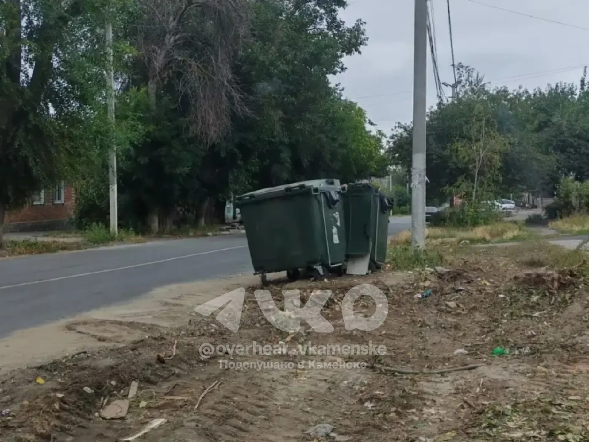 🗑️ "Снизошла благодать на наш город — убрали мусорки на улице Ленина. Осталось обпилит...