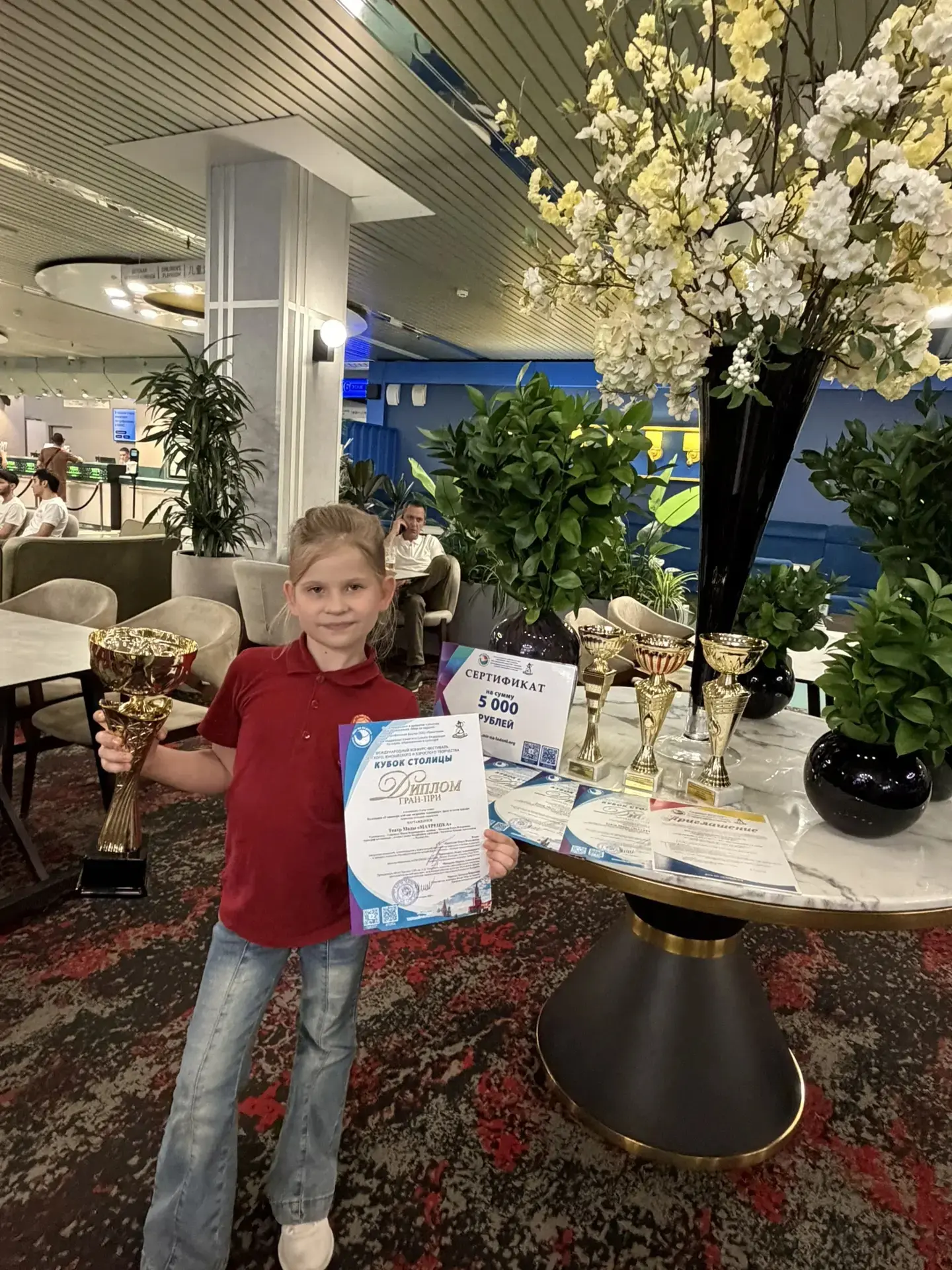 Галимова Сабина, ученица 1д класса с театром моды "Матрёшка" приняла участие в международном конкурс