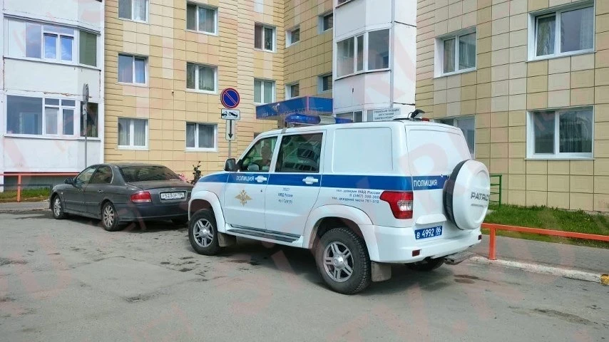 На ул. Усольцева в Сургуте выпала девушка из окна многоэтажного дома  На месте работают экстренные с