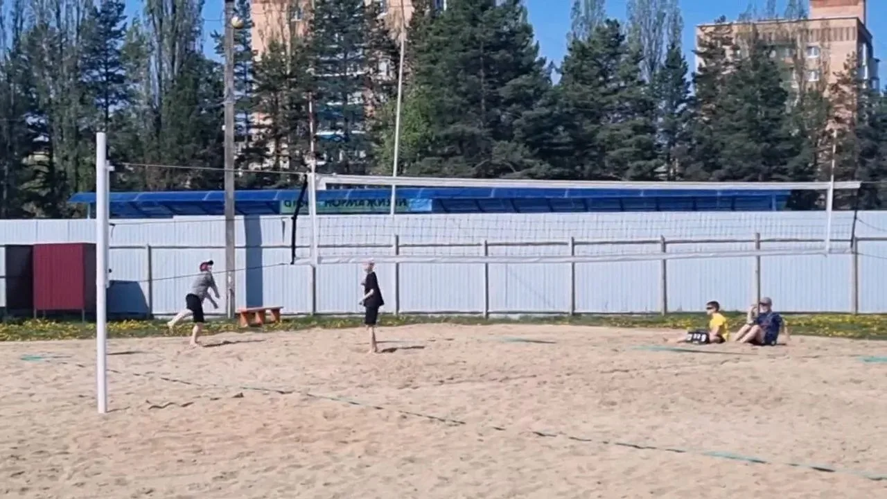 Открыт сезон пляжного волейбола в спортивной школе «Юность»!   На этой неделе спортсмены вышли на пе