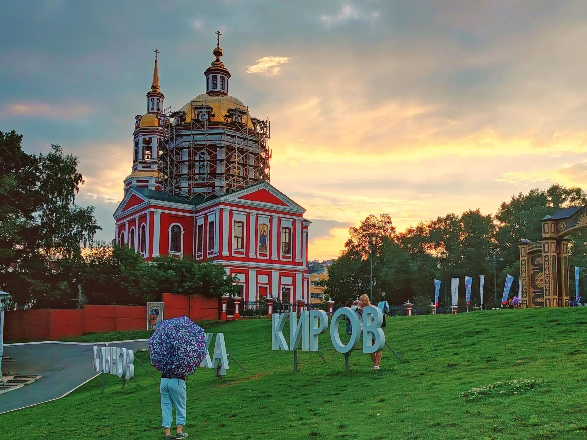 «Держи лето в ладони, налей лето в стакан, совсем крошечный, разумеется, ведь детям пол...
