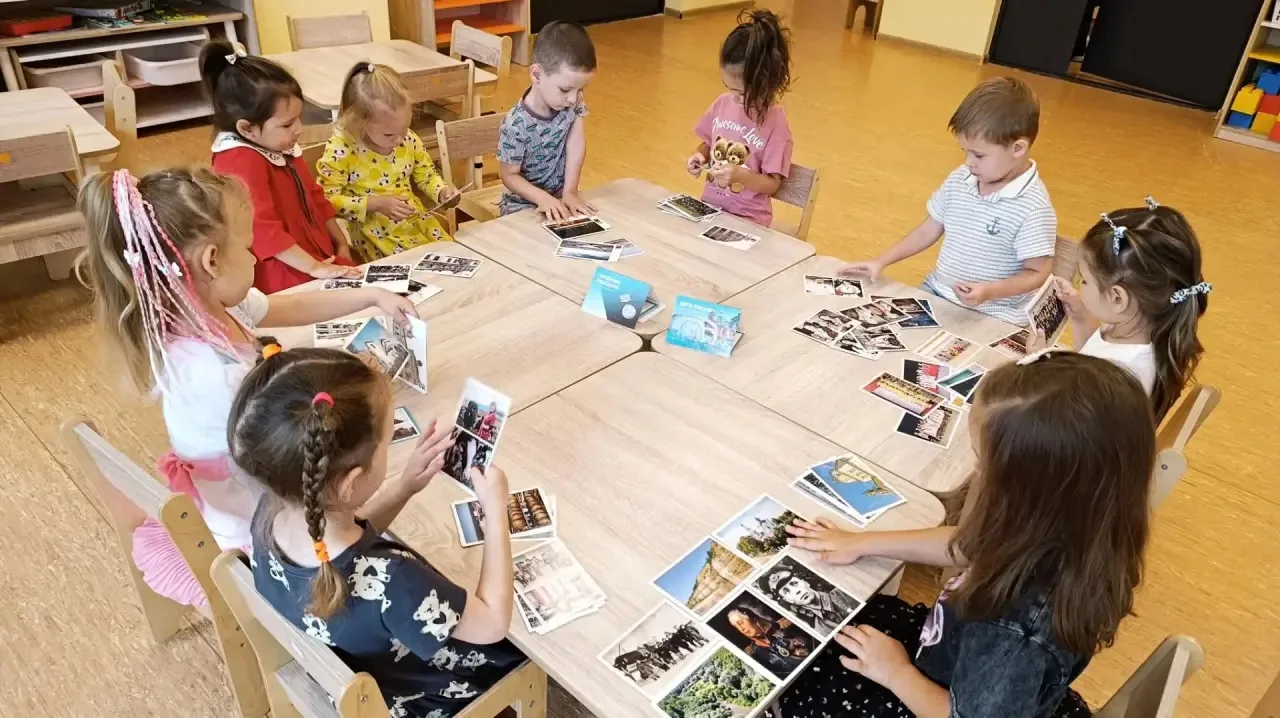В дошкольном отделении «Чебурашка» состоялось тематическое занятие «Наше любимое Домоде...