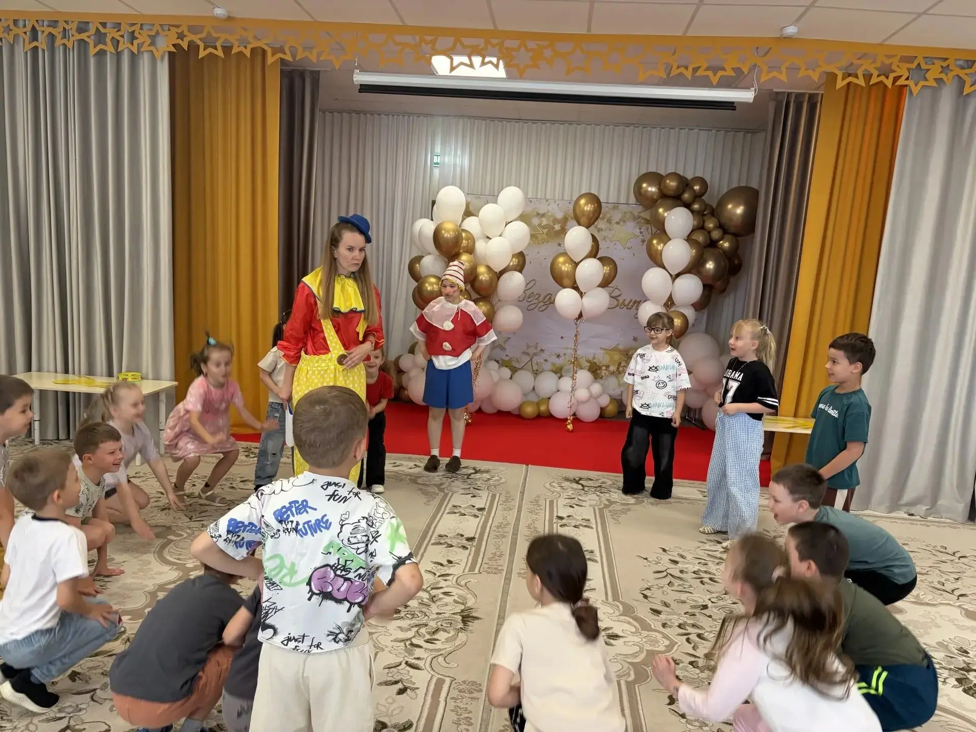 Лето, солнце, мыльные пузыри! Детский сад №189 «Успех» устроил феерический старт каникулам
В Детском