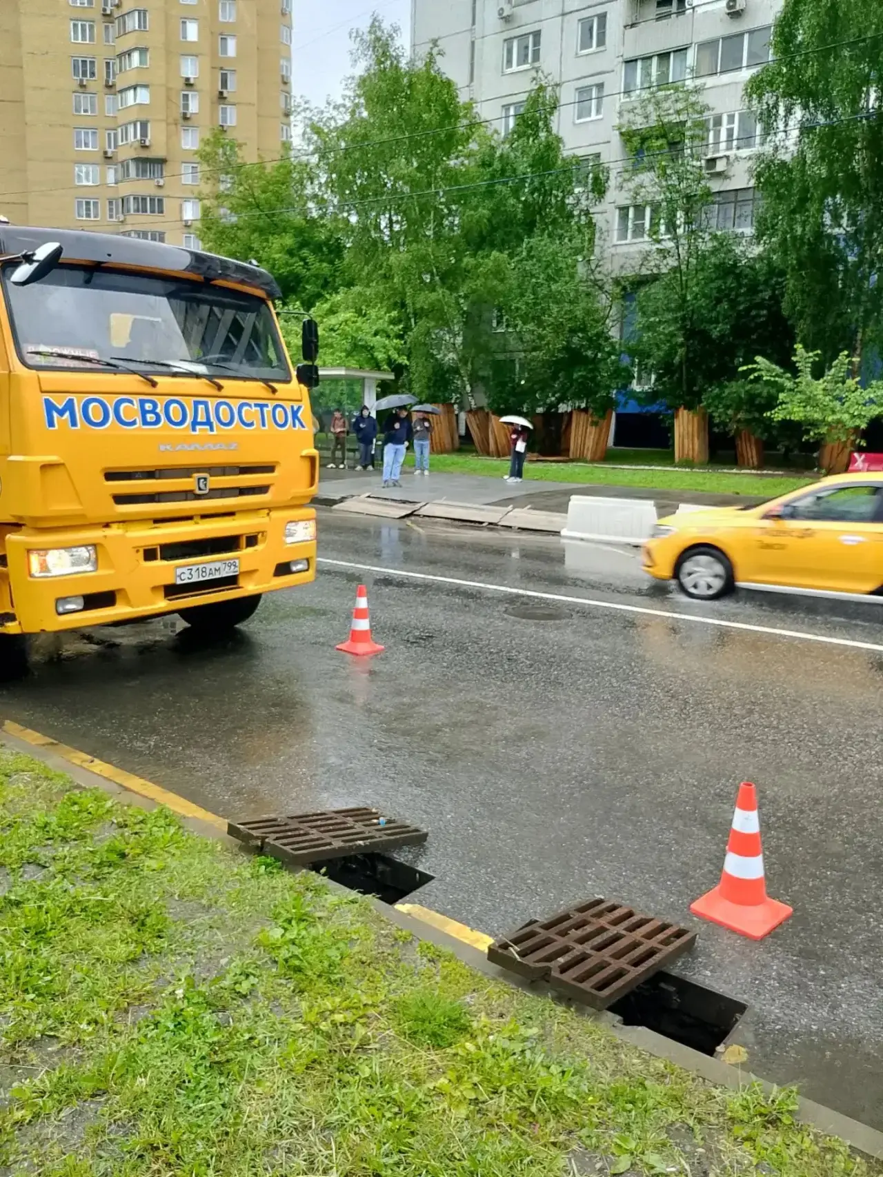 ❗️ГУП «Мосводосток» продолжает дежурство на улицах столицы 

Начиная со вчерашнего дня бригады и спе
