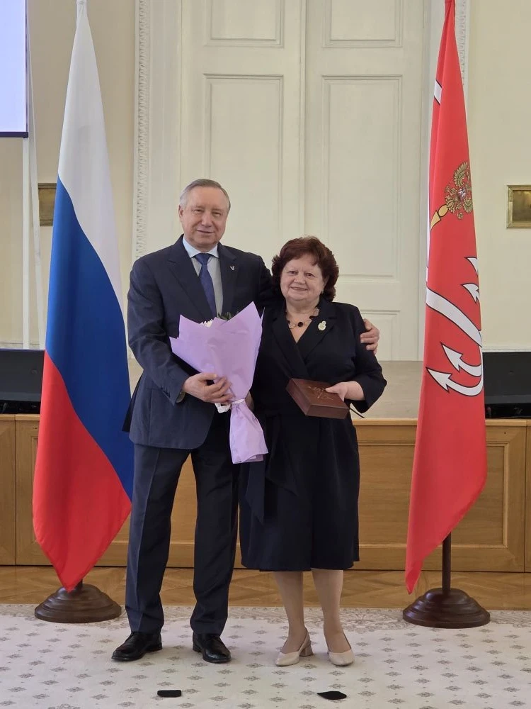 🎉🏛 В преддверии Дня социального работника, который отмечается 8 июня, в Смольном чест...