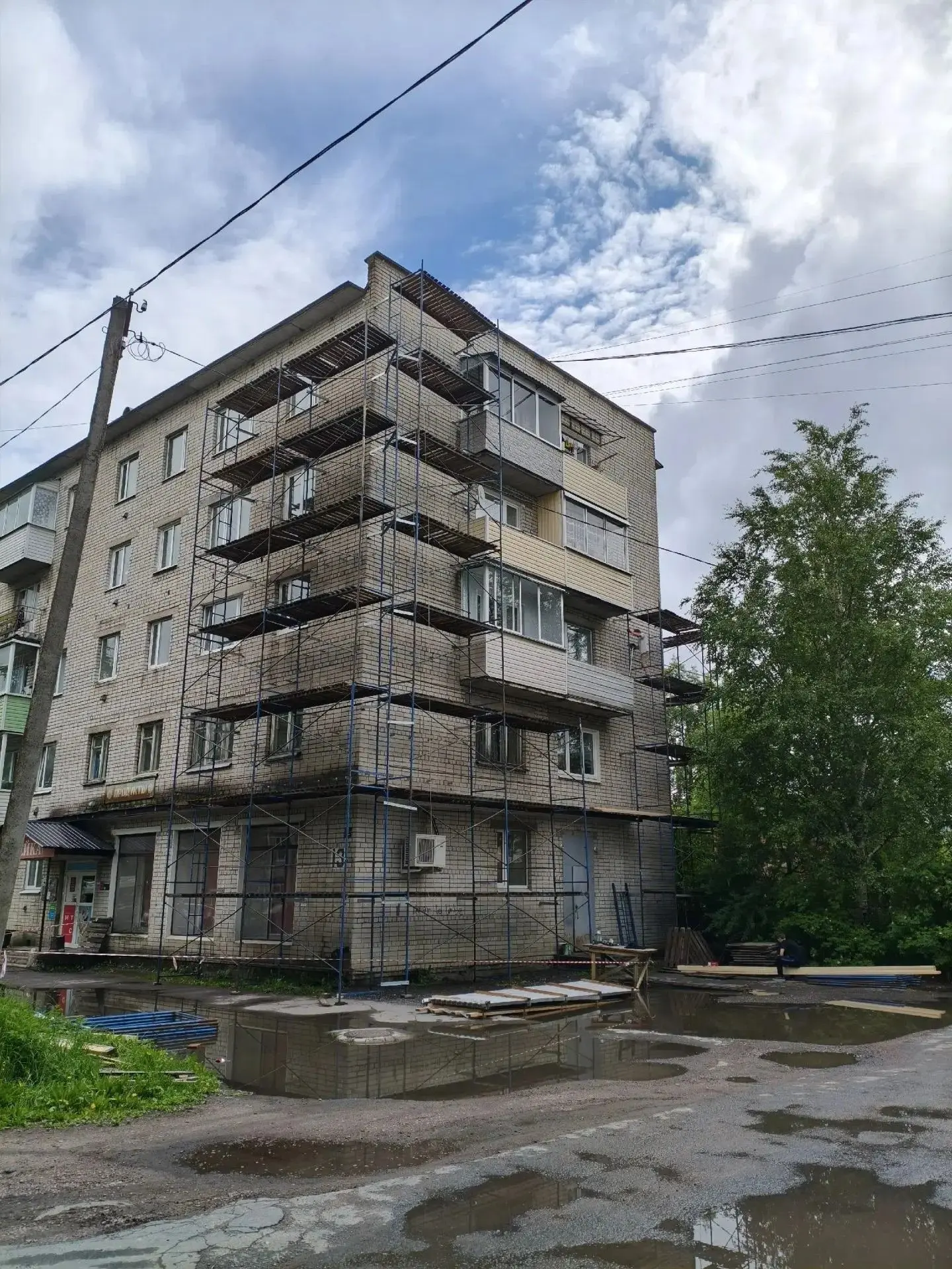 #БудниУК: день за днем
Продолжаются подготовительные работы. пгт.Хелюля, ул.Лесная, д.13
