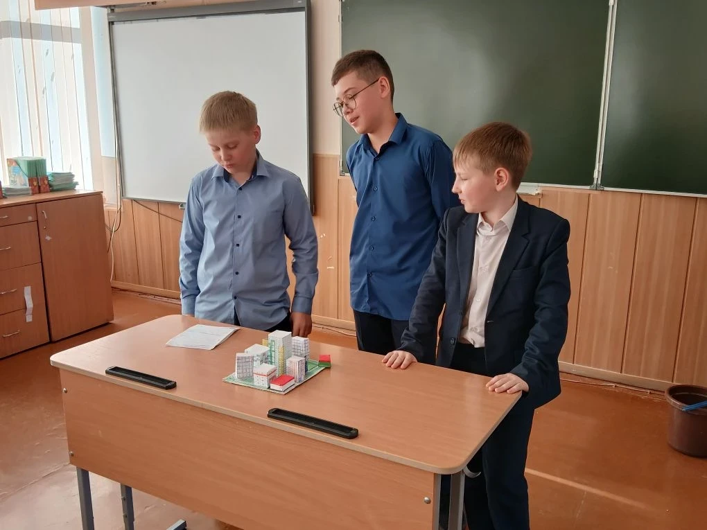 На последних уроках математики в 5 «А» классе прошла защита проектов «Город, который мы строим». Реб