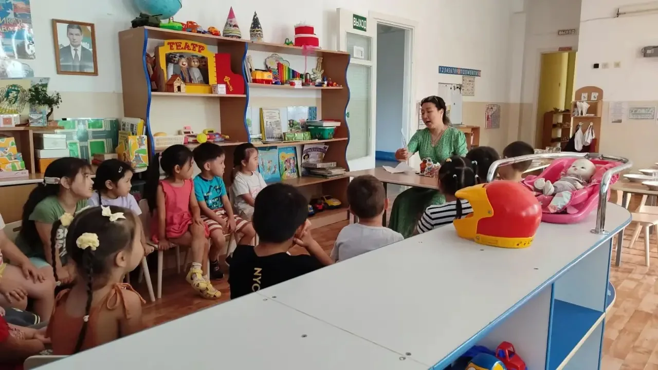 🎭 В группе № 12 — сказка в гостях! 🤗

Воспитатель Светлана Хонгоровна показала малышам настольный 