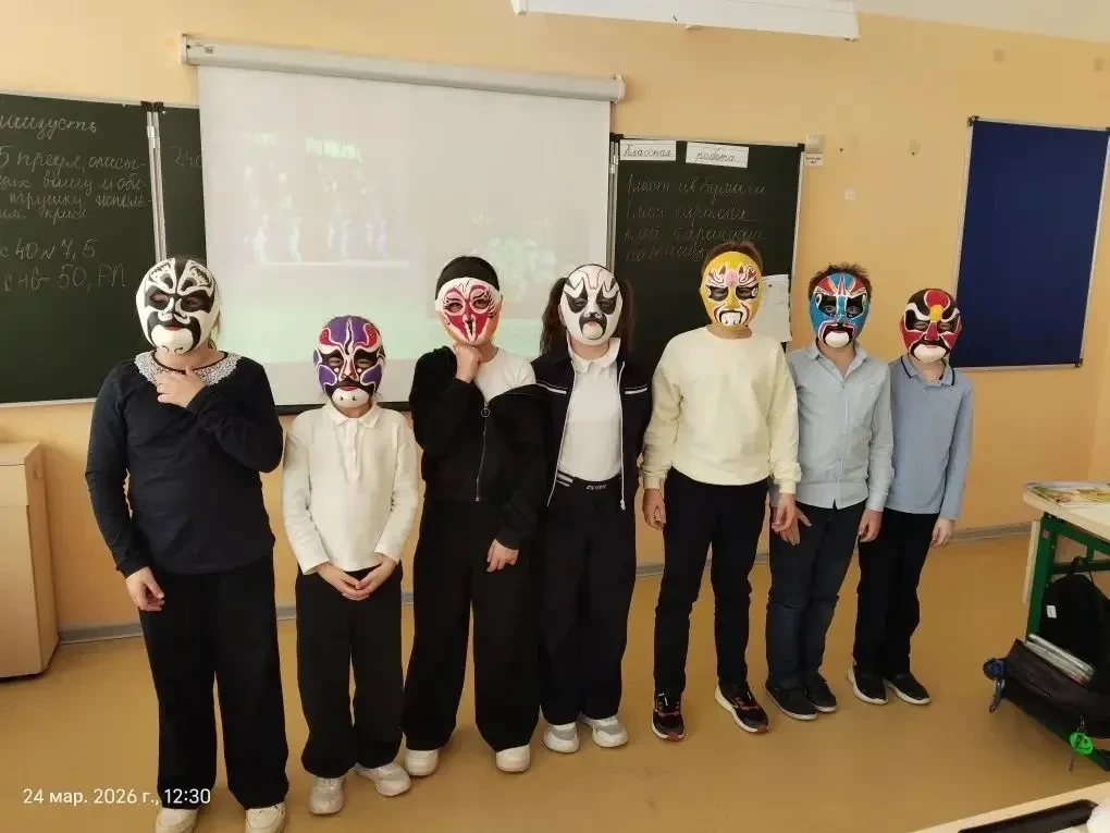В рамках Дня китайской культуры учащиеся 3б класса МБОУ СОШ 20 вместе с руководителем театральной ст