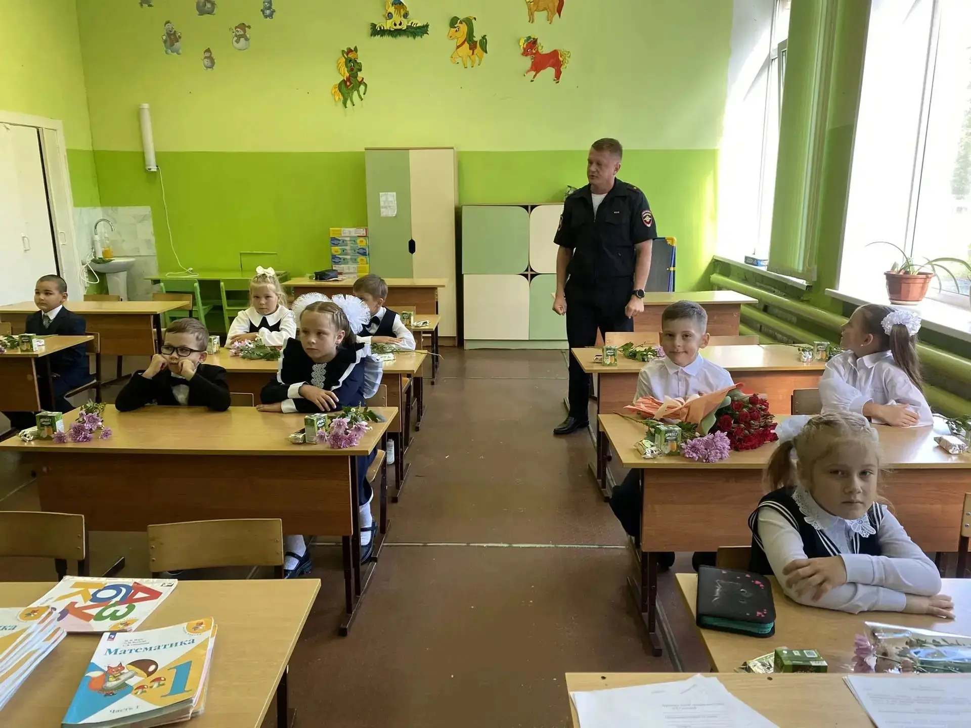 В честь Дня знаний и начала нового учебного года инспекторы Госавтоинспекции посетили н...