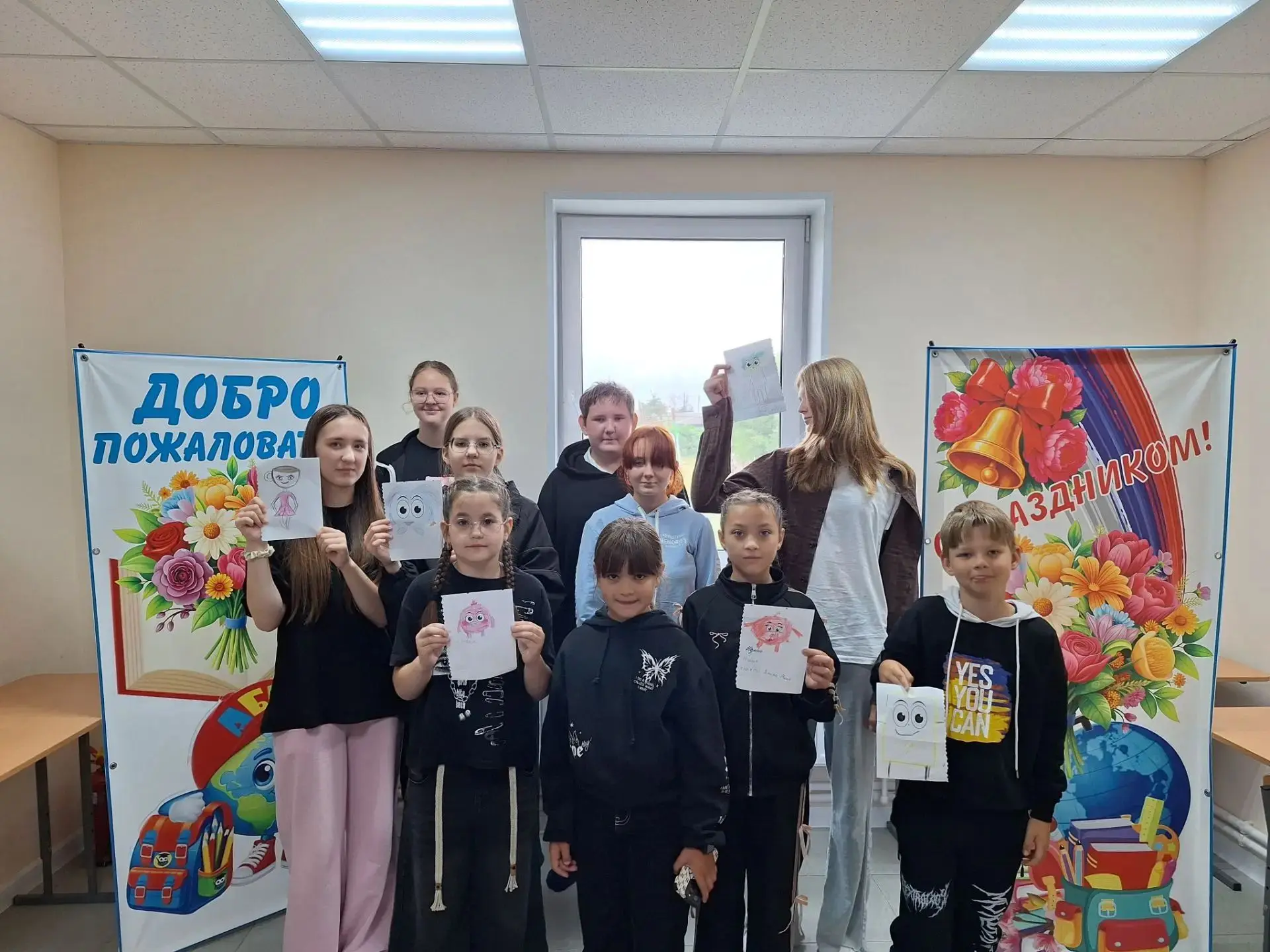 Сегодня, 18 июля,  на детской площадке прошёл яркий конкурс рисунков   «В гостях у сказки».Это мероп