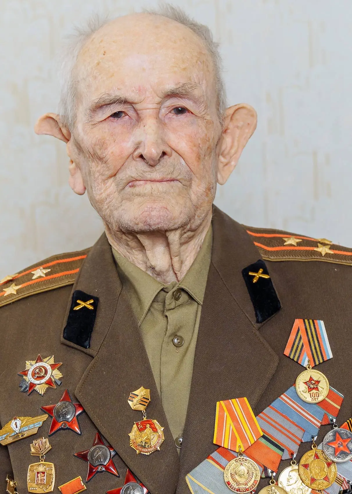 1️⃣0️⃣4️⃣ года отмечает ветеран из Орехово-Зуево — Анатолий Иванович Виноградов!  Когда началась вой