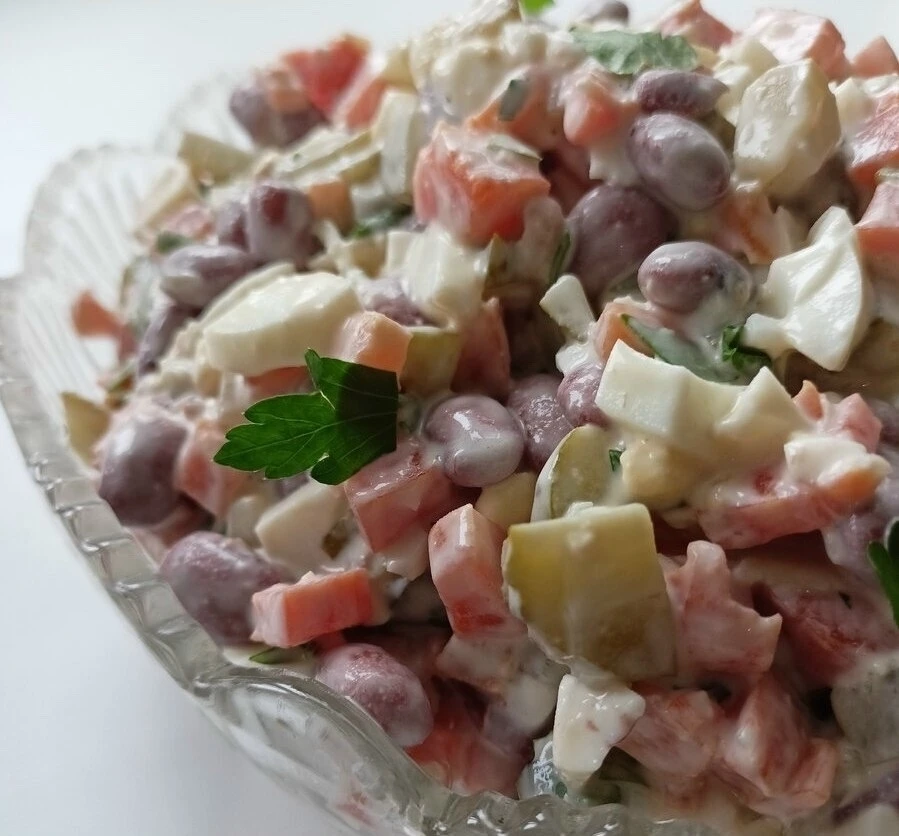 Салат с фасолью