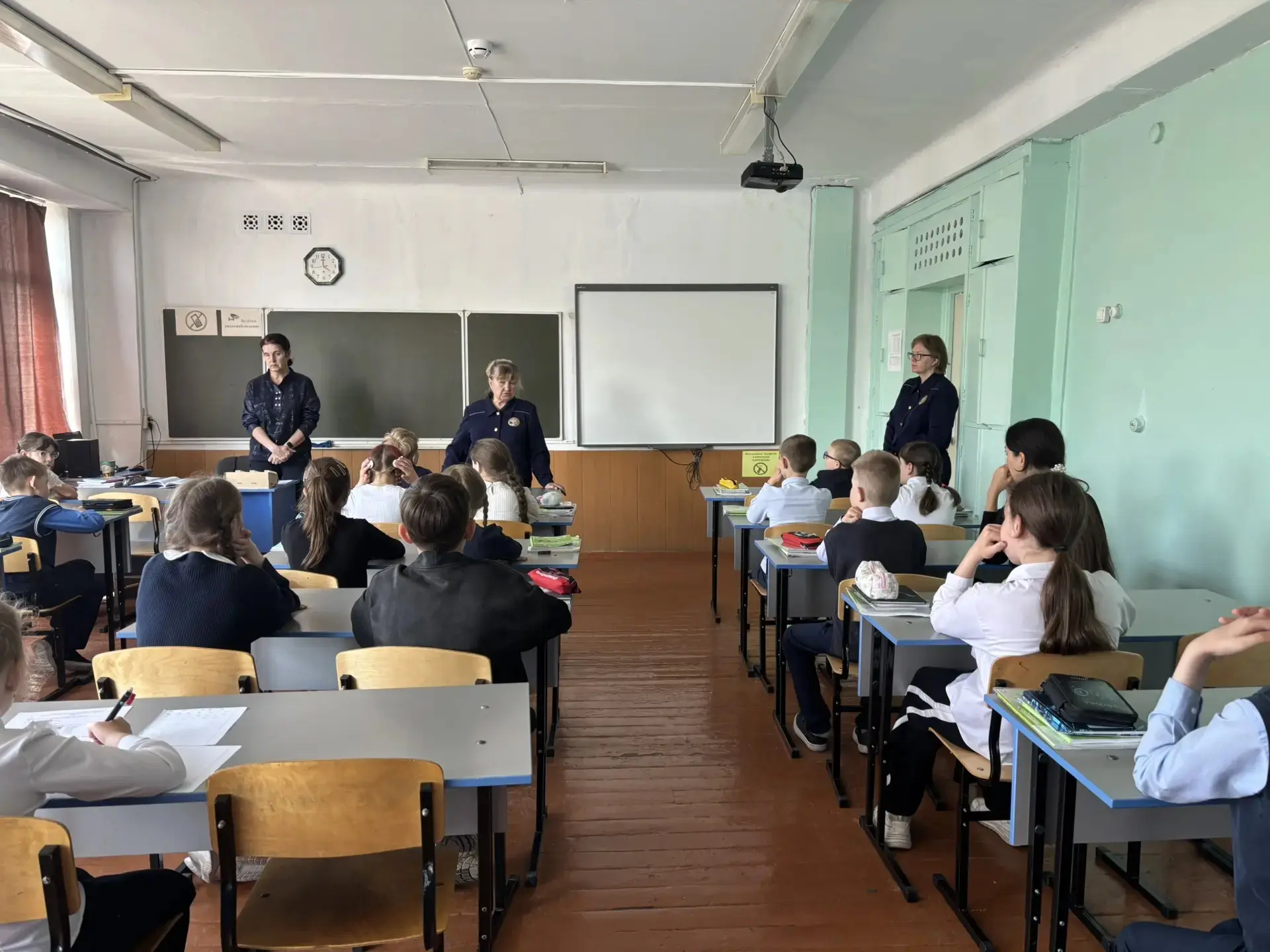 В нашей школе специалистами РЦППМС прошло познавательное занятие в начальной школе на тему: "Лето - 