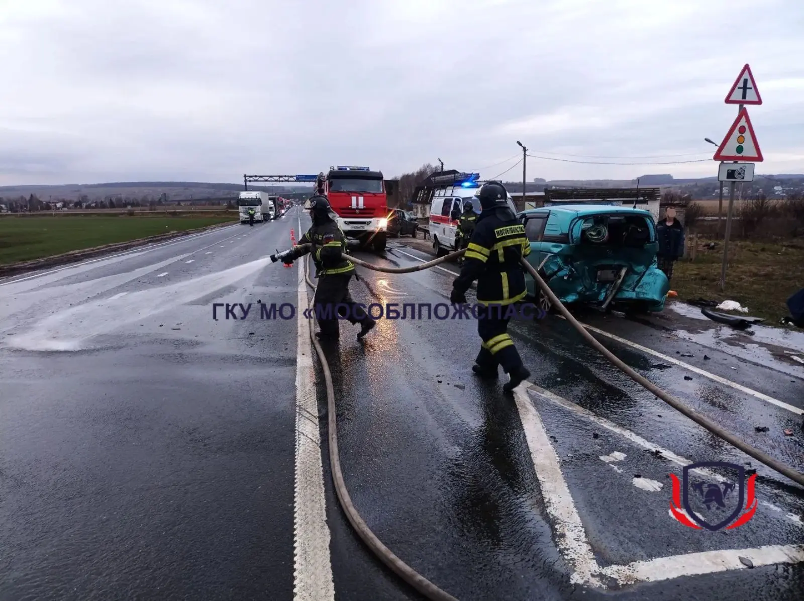 🚗 Массовое ДТП у светофора! Работники ПСЧ-207 ликвидировали последствия аварии ⚡️  📍Вчера на 165-м к
