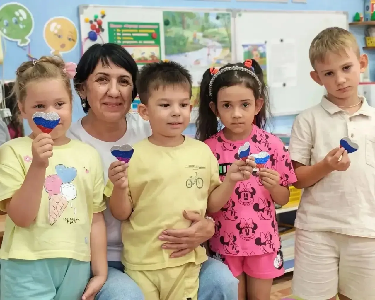 МАЛЕНЬКИЕ СЕРДЕЧКИ С ЦВЕТАМИ РОДИНЫ