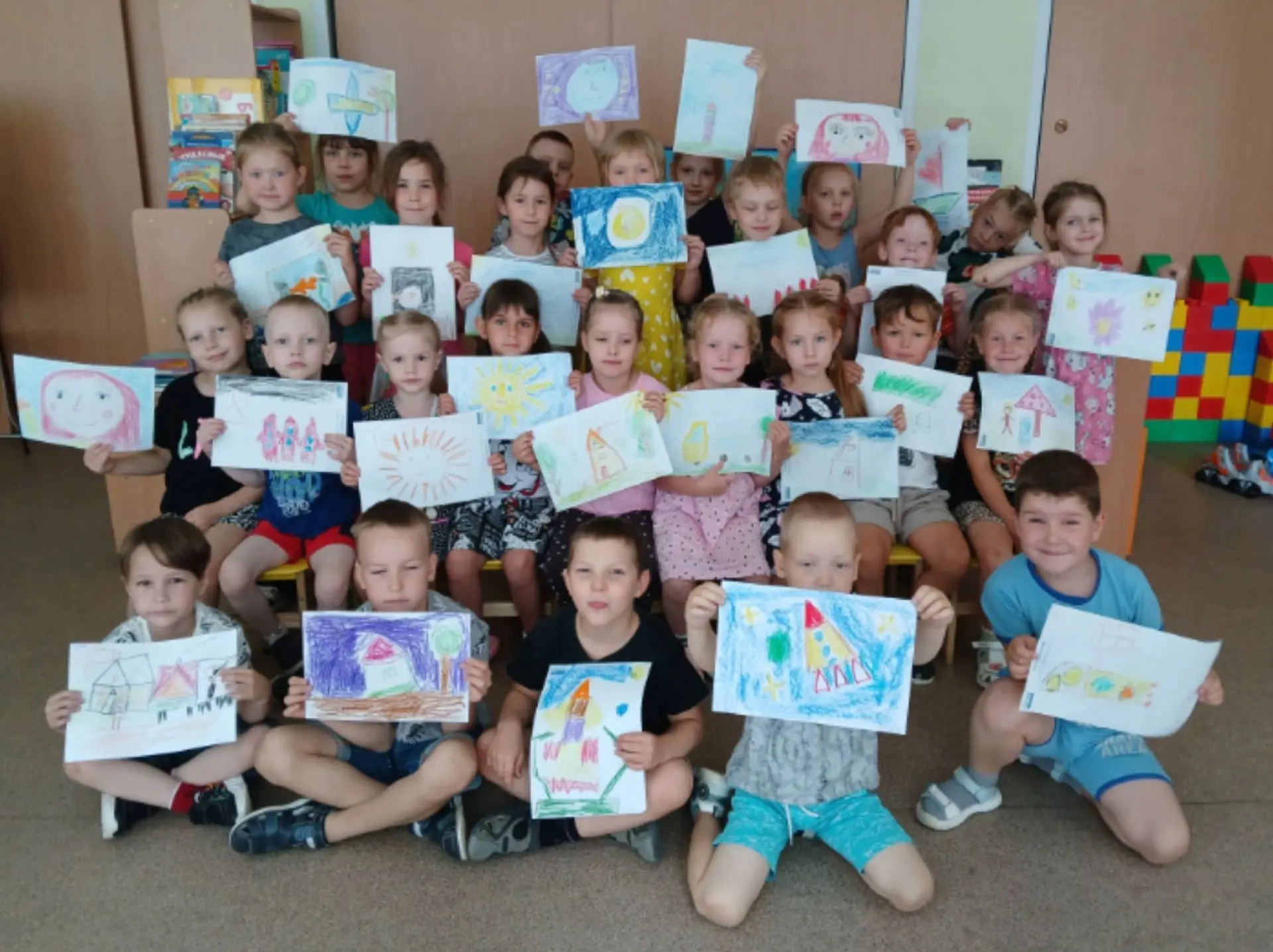 🌈🦋 Лето — это маленькая жизнь! 🦋🌈

Математическая неделя продолжается! 🗓️ Сегодня мы побывали в