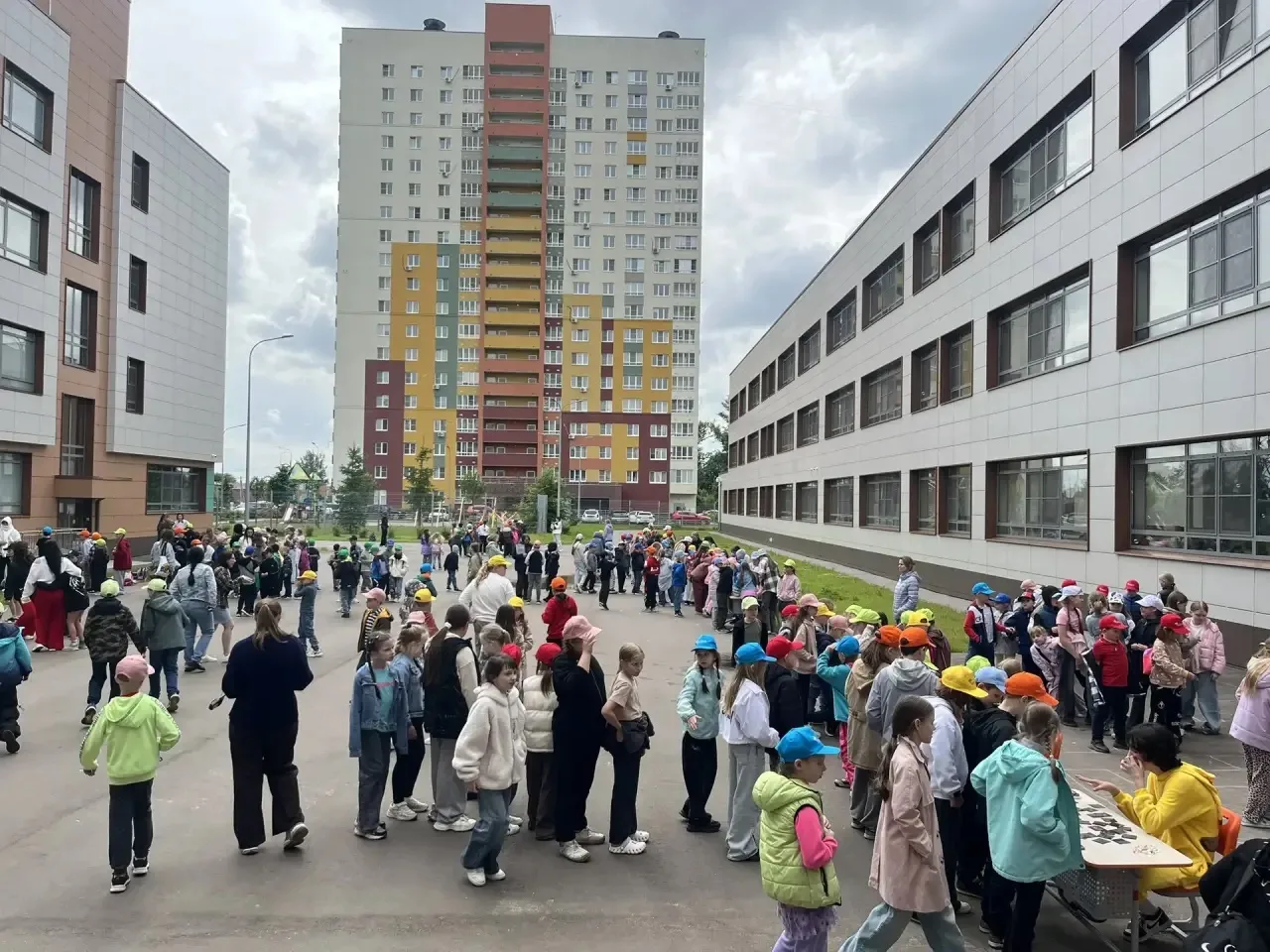 День защиты детей в школьном лагере: фестиваль «Что снится вожатым»✨